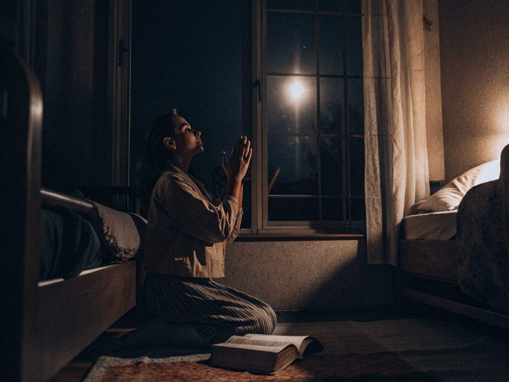 what does it mean when god wakes you up at 3am to pray